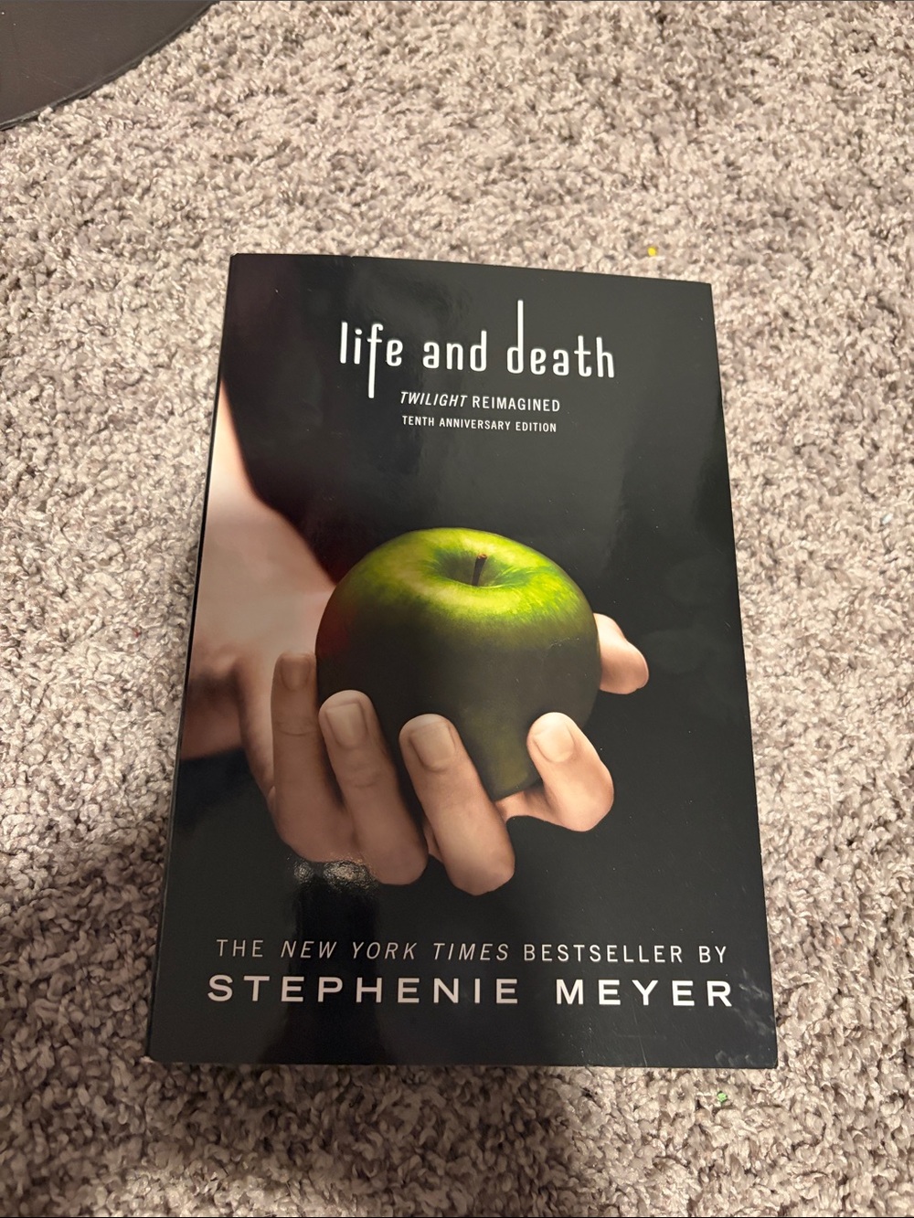 Life and Death: Twilight Reimagined - Stephenie Meyer (Green Apple Cover)